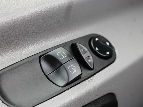 Used 2018 Mercedes-Benz Sprinter 2500 image 18