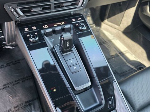 Used 2022 Porsche 911 Carrera 4 image 17