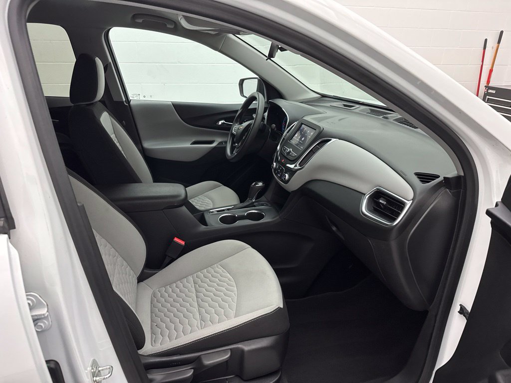 Used 2020 Chevrolet Equinox LS AWD/4WD image 34