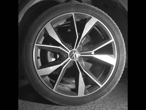 Used 2022 Volkswagen Tiguan SEL R-Line image 11