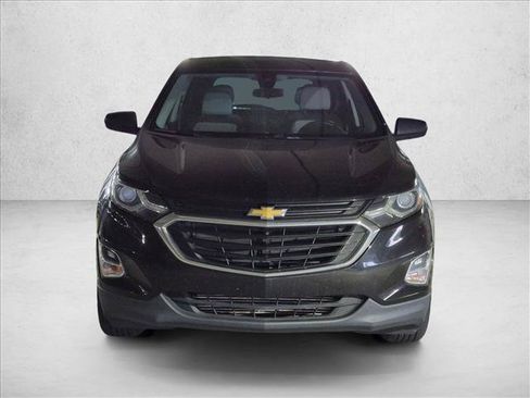 Used 2020 Chevrolet Equinox LS w/ LS Convenience Package FWD image 2