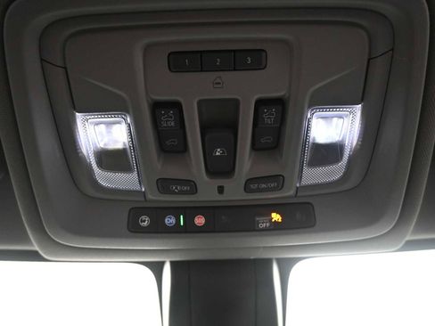 Used 2022 GMC Sierra 3500 Denali w/ Denali Ultimate Package image 23