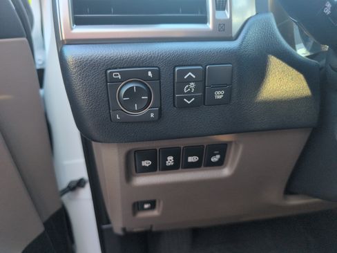 Used 2023 Lexus GX 460 Premium w/ Premium Package AWD/4WD image 8