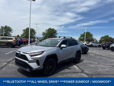 Used 2022 Toyota RAV4 SE w/ Convenience Package AWD/4WD image 2