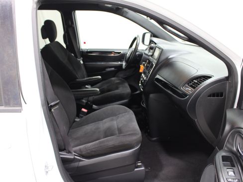 Used 2017 Dodge Grand Caravan SE FWD image 22