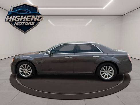 Used 2014 Chrysler 300 C RWD image 5