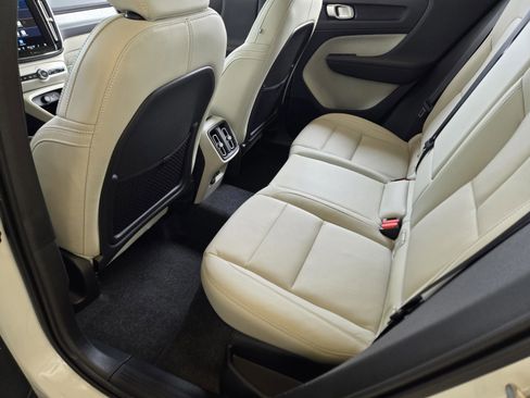Used 2025 Volvo XC40 B5 Plus w/ Protection Package Premier image 31