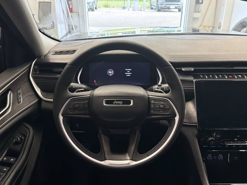Certified 2023 Jeep Grand Cherokee Limited AWD/4WD image 22