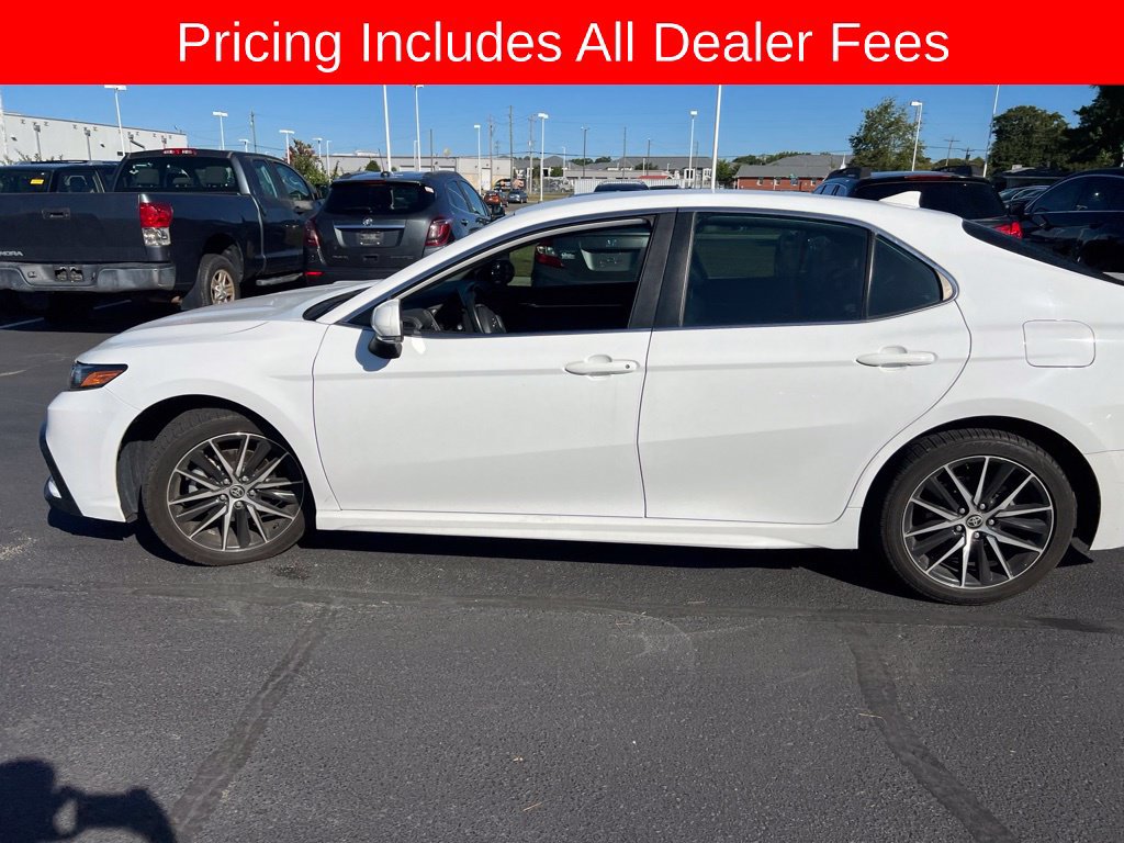 Used 2022 Toyota Camry SE FWD image 5