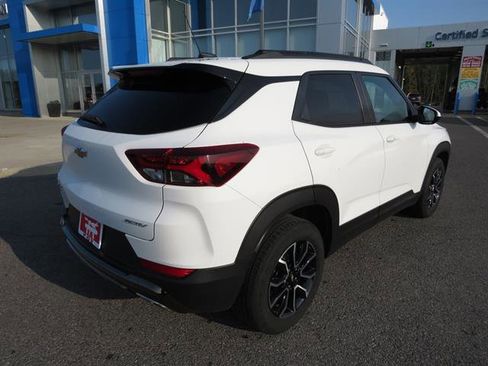 Certified 2023 Chevrolet TrailBlazer ACTIV w/ Sun and Liftgate Package image 4