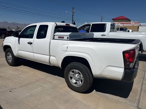 Used 2022 Toyota Tacoma SR image 3