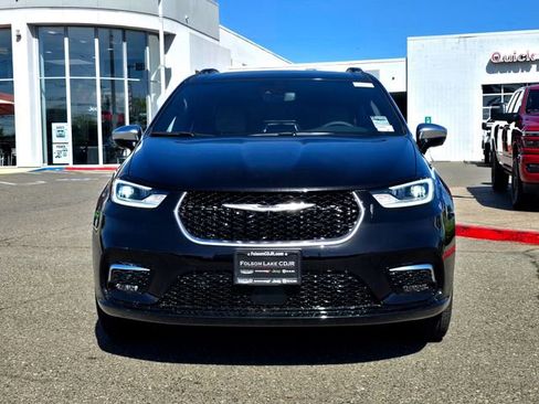 New 2026 Chrysler Pacifica Pinnacle image 2
