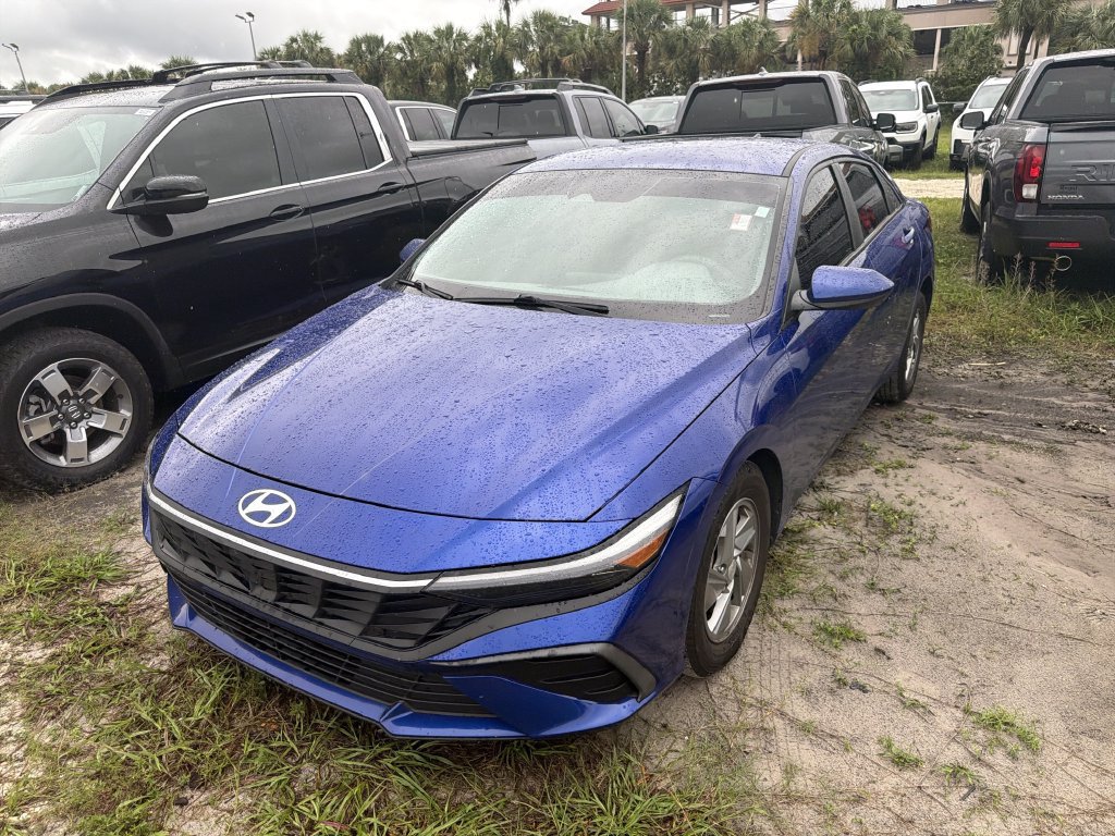Used 2024 Hyundai Elantra SE FWD image 8