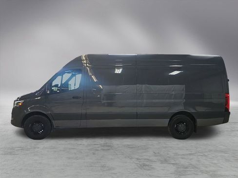 Used 2024 Mercedes-Benz Sprinter 2500 image 4