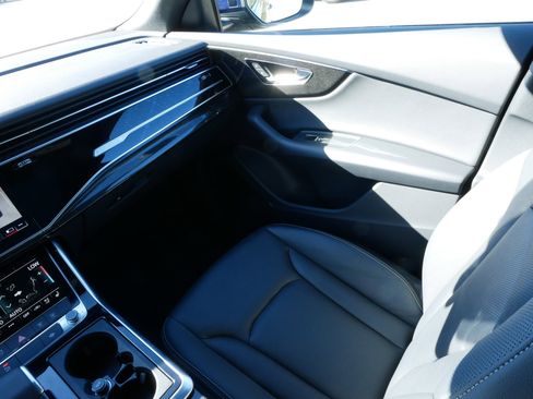 Used 2021 Audi Q8 Premium Plus image 11