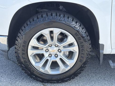 Used 2024 Chevrolet Silverado 1500 LTZ w/ LTZ Convenience Package II AWD/4WD image 30
