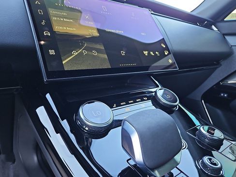 Used 2023 Land Rover Range Rover Sport SE image 16