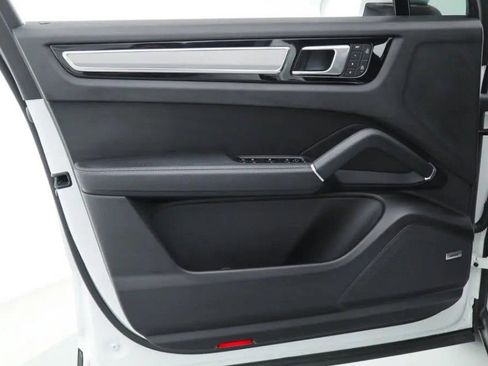 Certified 2023 Porsche Cayenne Coupe image 4