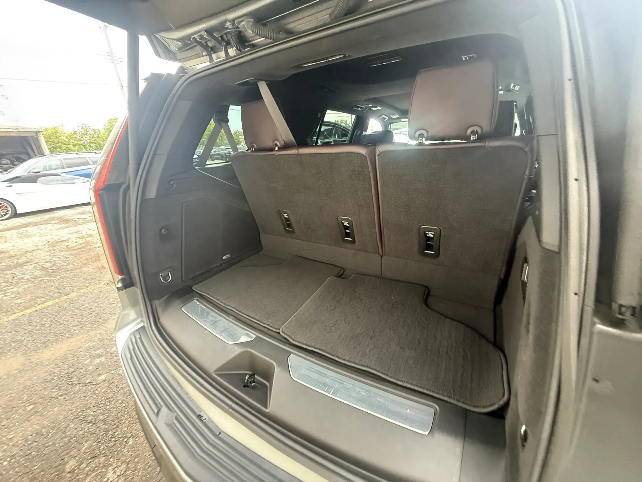 Used 2023 Cadillac Escalade V AWD/4WD image 39