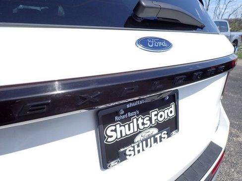 Used 2025 Ford Explorer Platinum AWD/4WD image 5