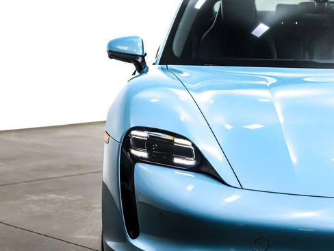 Used 2024 Porsche Taycan image 12