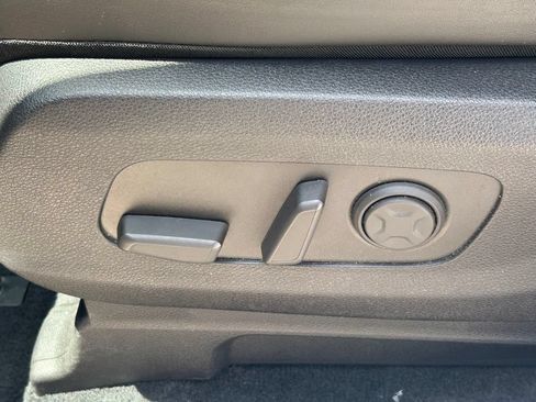 Used 2025 Kia Carnival LXS FWD image 27