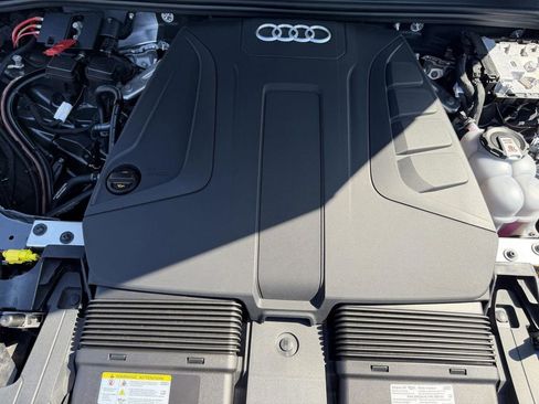 Used 2025 Audi Q7 2.0T Premium w/ Convenience Plus Package AWD/4WD image 28