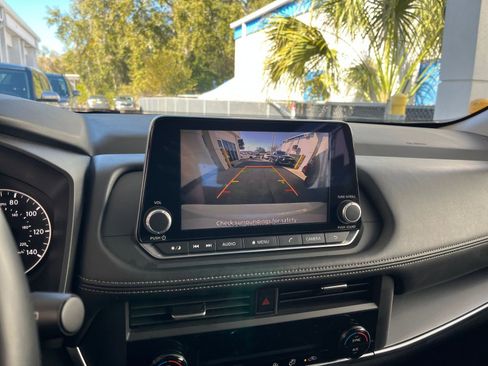 Used 2025 Nissan Rogue SV image 36