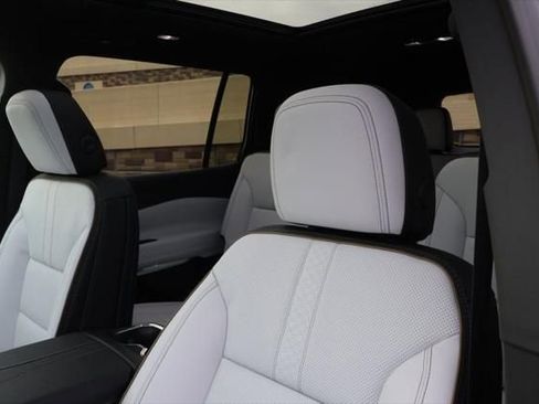 New 2026 Chevrolet Traverse High Country image 15