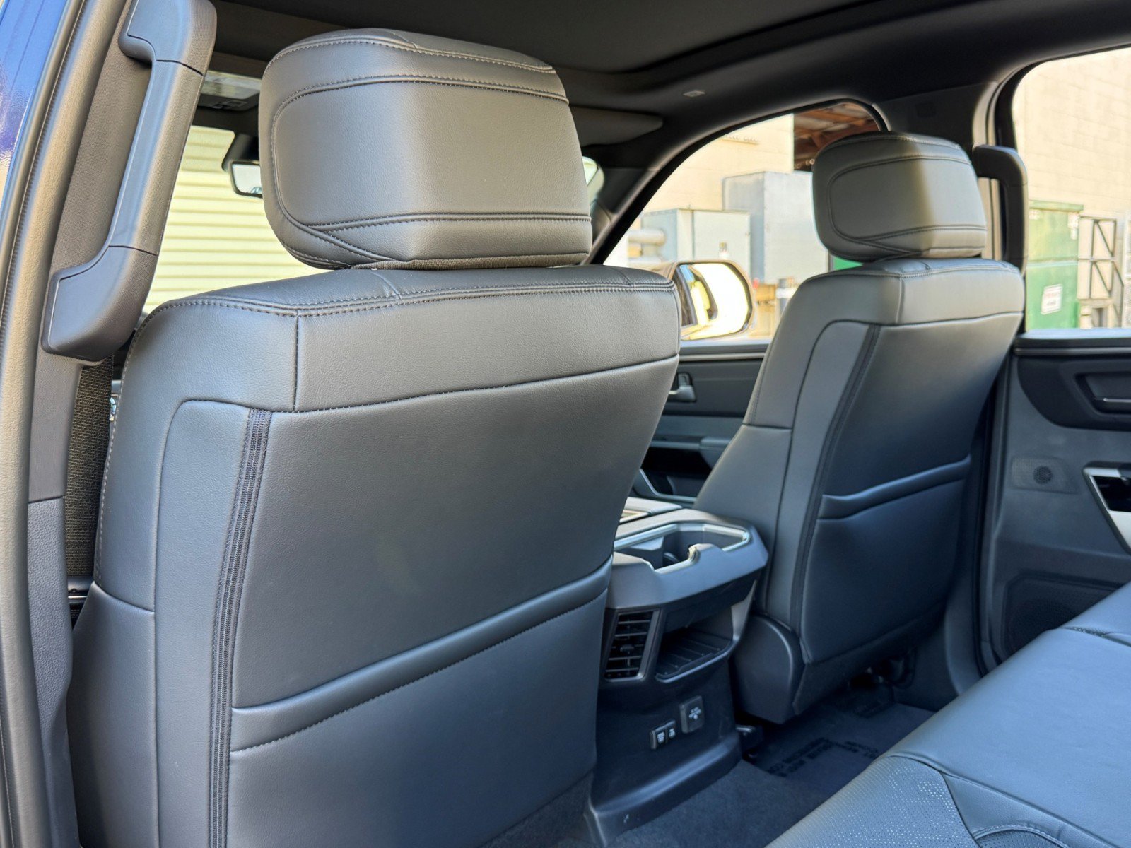 Used 2025 Toyota Tundra Limited AWD/4WD image 39