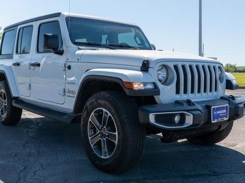 Used 2023 Jeep Wrangler Unlimited Sahara w/ Cold Weather Group AWD/4WD image 4