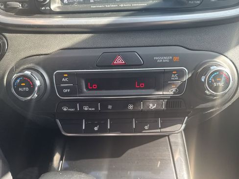 Used 2019 Kia Sorento SX image 18