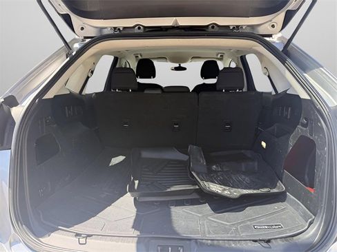 Used 2017 Ford Edge SEL image 17