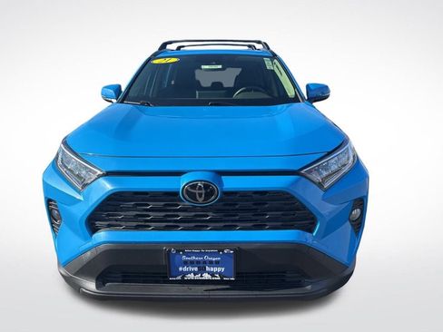 Used 2021 Toyota RAV4 XLE Premium image 2