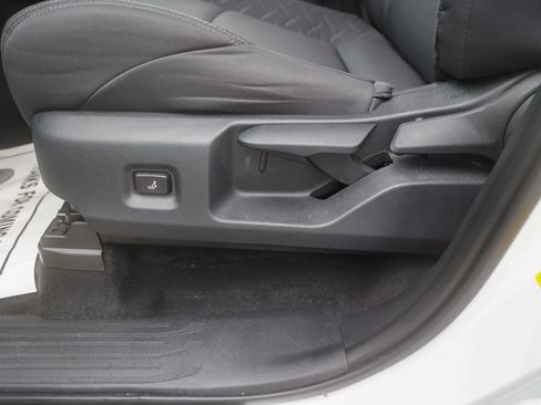 Certified 2025 Toyota Tacoma SR5 AWD/4WD image 30