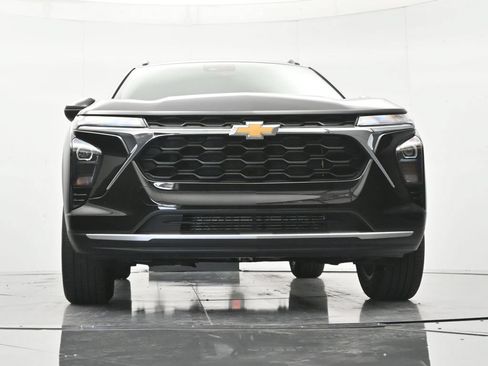 Certified 2025 Chevrolet Trax LT w/ LT Convenience Package FWD image 37