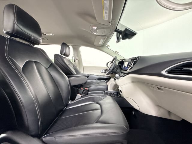 Used 2024 Chrysler Pacifica Touring-L FWD image 25