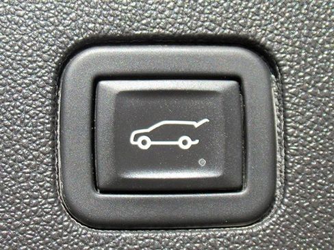 Used 2023 Chevrolet Equinox RS FWD image 11