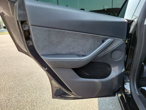 Used 2023 Tesla Model Y Long Range AWD/4WD image 22