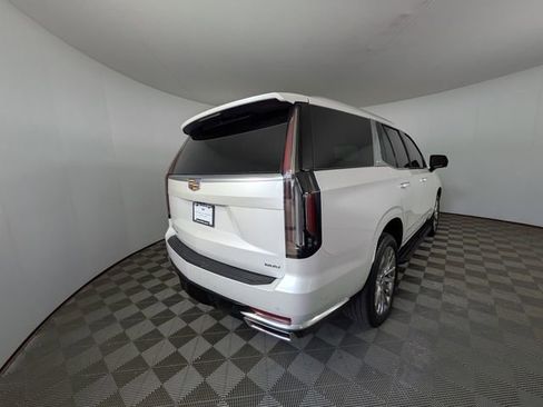 Used 2021 Cadillac Escalade Premium Luxury AWD/4WD image 3
