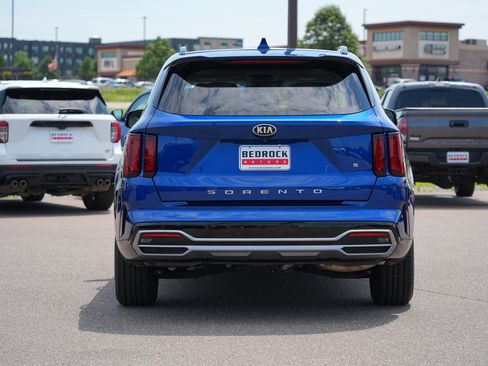 Used 2021 Kia Sorento S w/ Panoramic Sunroof Package FWD image 4