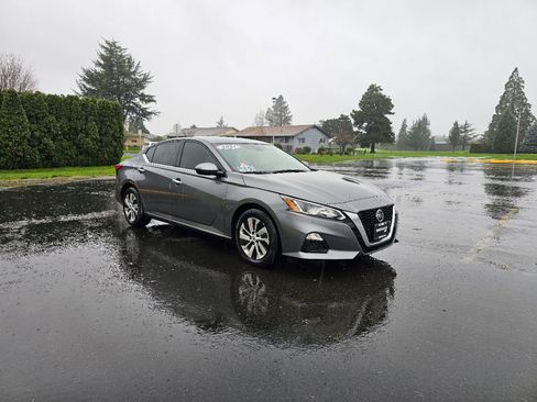 Used 2021 Nissan Altima 2.5 S w/ Driver Assist Package image 6