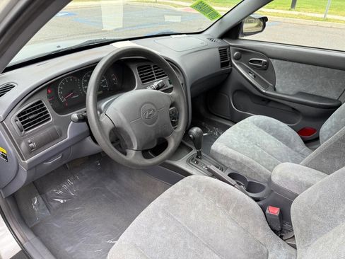 Used 2002 Hyundai Elantra GLS image 9