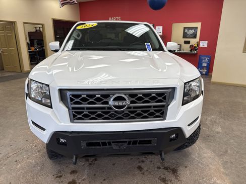 Used 2024 Nissan Frontier SV w/ Technology Package image 2