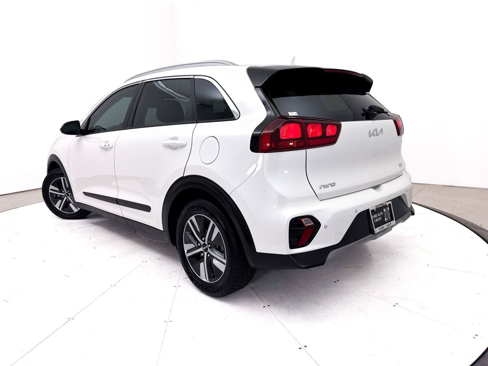 Used 2022 Kia Niro LXS FWD image 2