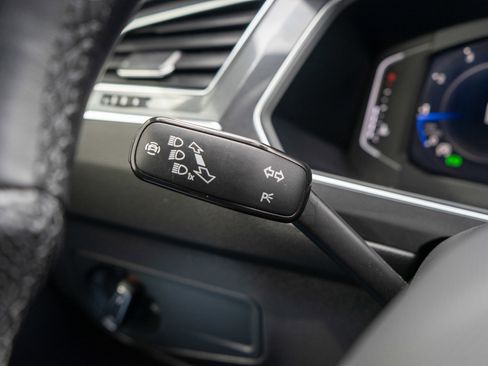 Used 2022 Volkswagen Tiguan SEL R-Line AWD/4WD image 28