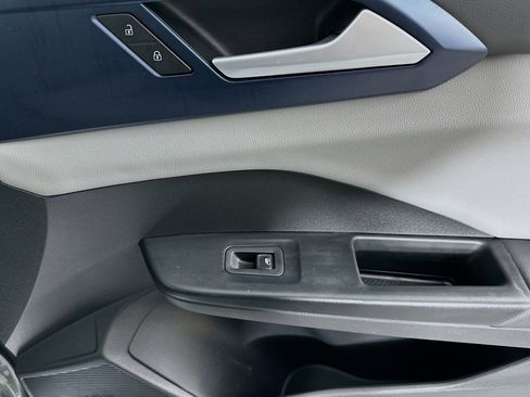 Used 2022 Volkswagen Taos SE w/ Panoramic Sunroof Package image 22