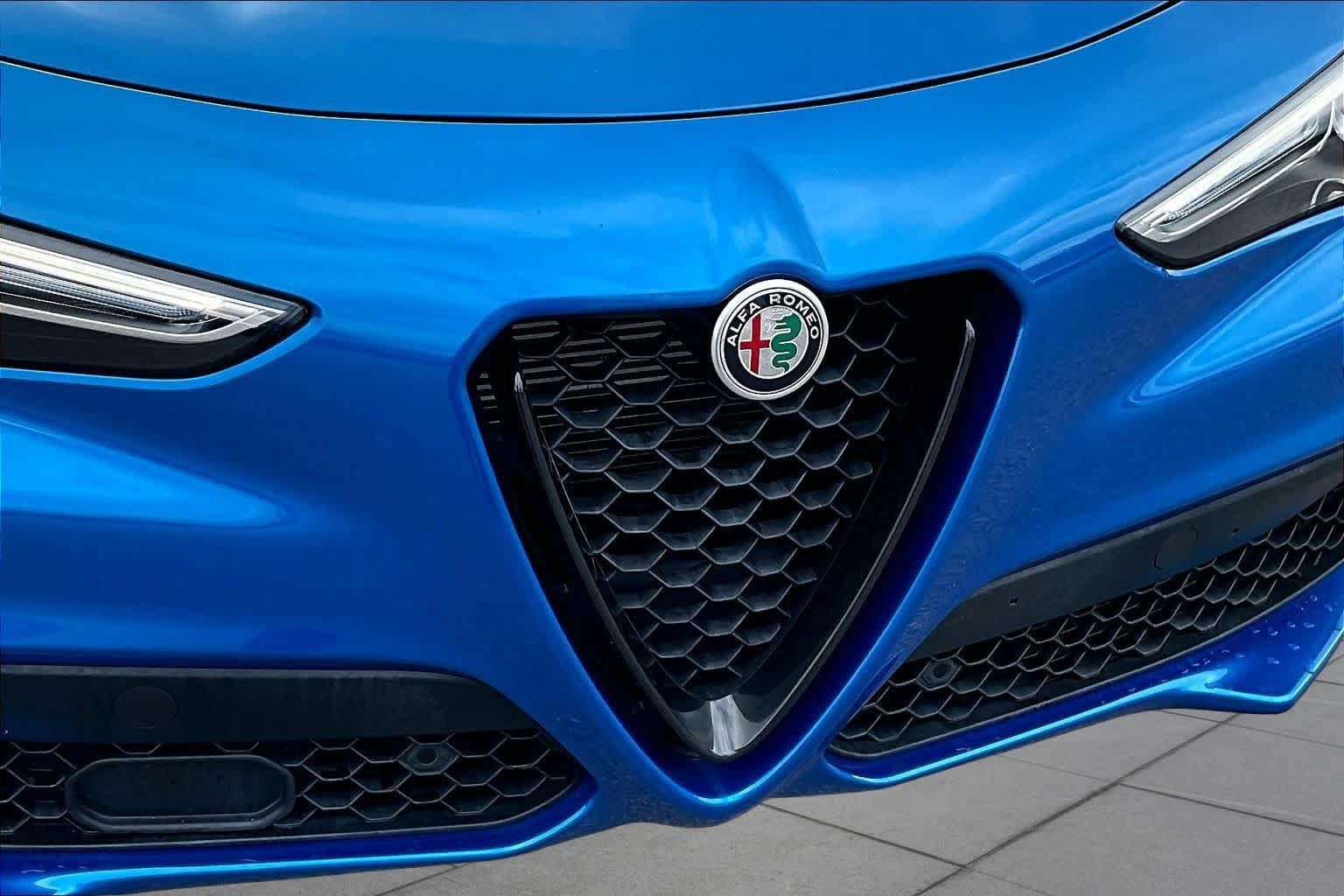 Used 2023 Alfa Romeo Stelvio Veloce AWD/4WD image 62