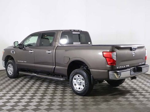 Used 2017 Nissan Titan SV image 6