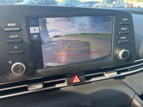 Used 2025 Hyundai Elantra SE image 22